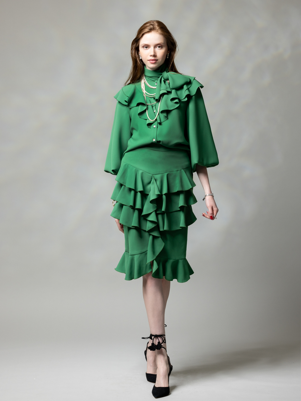 REGINA ROMANTICO 星柄スリーブレスベスト 2024 FALL WINTER COLLECTION