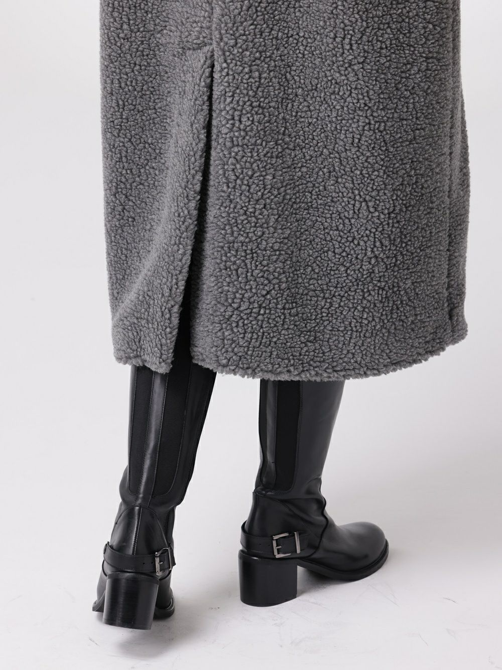 グレーボアコート キービジュアル2